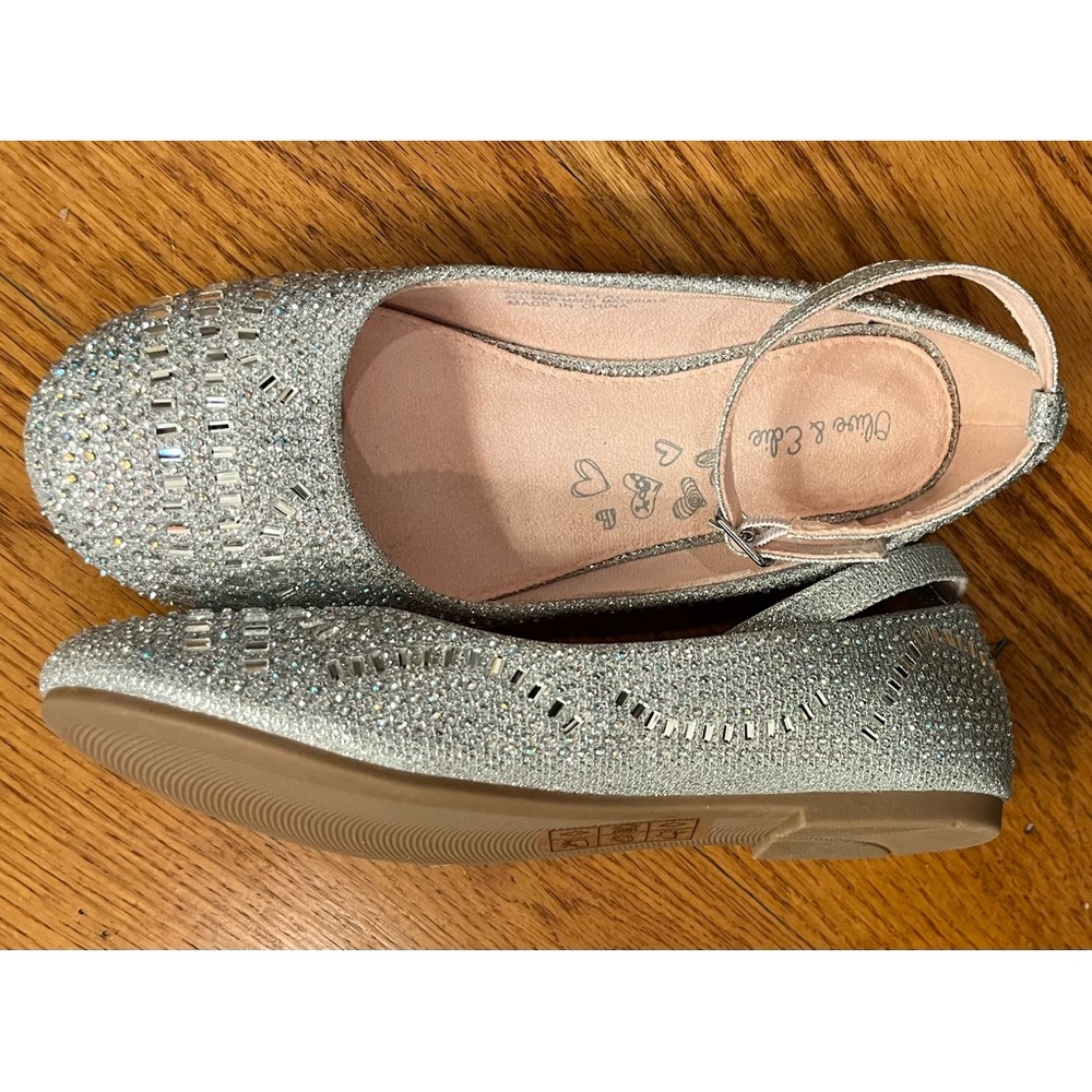NWOT Olive & Edie Flats, Silver